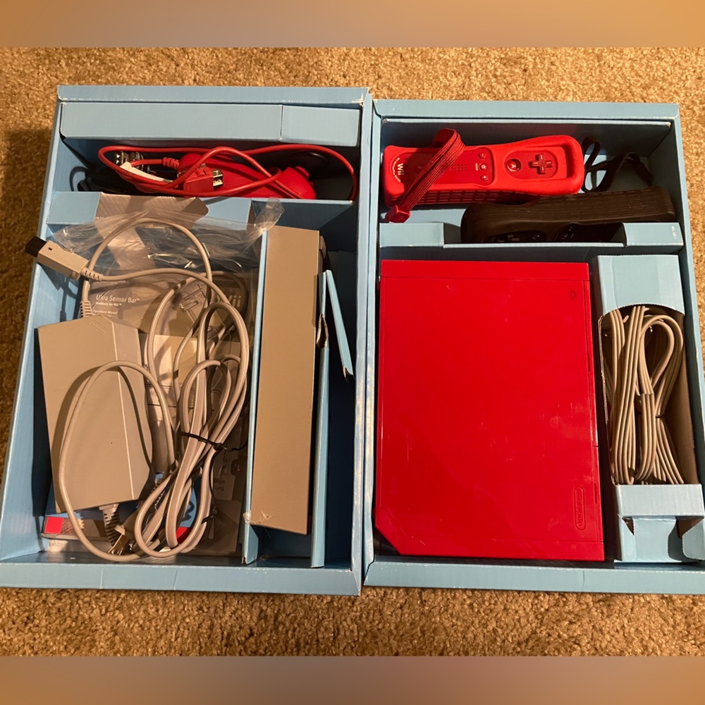 Wii Red Mario 25th Year Anniversary Model, Accessories & 14 Games + 8 Skylanders - Picture 2 of 5